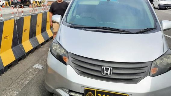 Banten Police Holds Case Of Honda Freed Driver Using Fake Police Service Plates And Rotator On Tangerang-Merak Toll Road