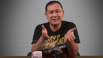 Santri Tutup Telinga Saat Dengar Musik Viral, Denny Siregar: Kalau Gue Petugas Langsung Setel Metallica! 