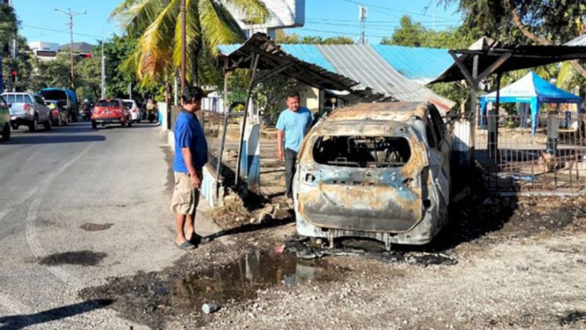警方调查古邦一辆燃烧的燃料运输车,然后撞到pospol