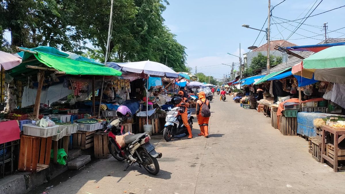 Pedagang di Atas Trotoar Kalibaru Jakpus Mengaku Sudah Bayar Iuran ke Kelurahan untuk Dapat Izin Jualan