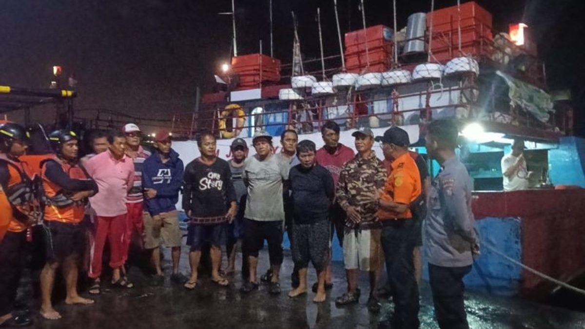 Mesin Mati di Tengah Laut Batang Dua Ternate, 12 ABK Jeni Jaya Berhasil Dievakuasi Tanpa Luka