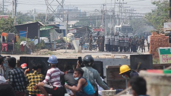 Les Troupes Du Régime Militaire Du Myanmar Sont En Embuscade : 9 Soldats Tués Et 20 Armes De Police Confisquées
