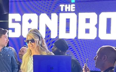 Gandeng Sandbox, Paris Hilton Bikin Malibu Mansion Virtual di Metaverse