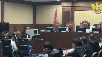 法官小组裁定,汤姆·伦邦(Tom Lembong)被卷入的糖进口腐败国家损失达1947.2亿印尼盾