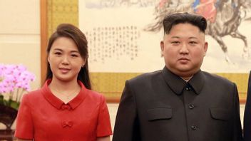 Setahun 'Menghilang' Istri Kim Jong Un Muncul dengan Senyuman