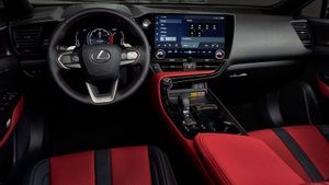 Sistem Tampilan Elektronik Bermasalah, Toyota Tarik Hampir 3000 Unit Lexus di China