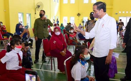 Senangnya Presiden Jokowi saat Tinjau Vaksinasi Booster Lansia dan Anak-anak di Bintan