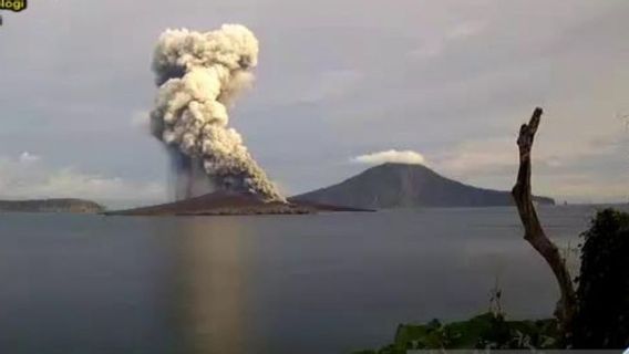 Anak Krakatau Erupts, Geological Agency Reminds To Keep 2 Km Distance From Crater