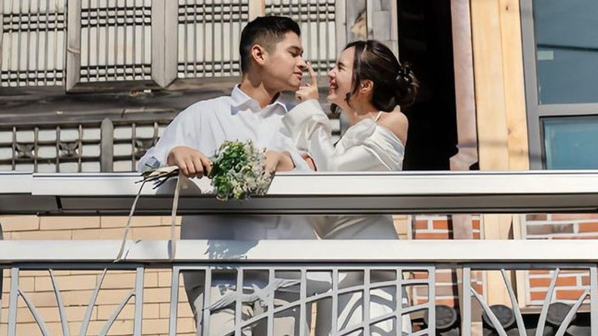 Upload A Portrait Of The Two Of Them In Busan, Take A Peek At 8 Moments Of Beby Tsabina And Rizki Natakusumah As New Bridals