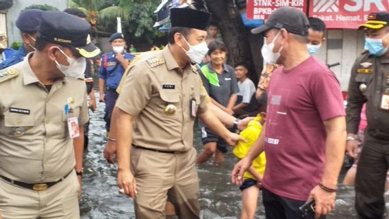 Banyak Warga Jakbar yang Surat Pentingnya Hanyut Akibat Banjir