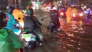 Banjir di Jalan Jenderal Ahmad Yani (Bypass): Naik Motor Terbiasa 20 Menit, Gara-gara Macet Makan Waktu 2 Jam