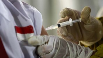 وصلت فقط إلى 26 في المئة، تم الانتهاء من تطعيم الطلاب في سورابايا المستهدفة Walkot Eri Cahyadi أكتوبر