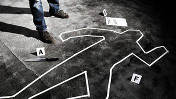 無名遺体がTNI AL Kodamar複合施設ゲートのカリ・スンテルで発見され、黒いプラスチックカバーが覆われた