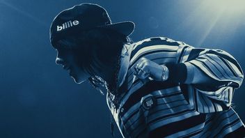 Billie Eilish Beikam Gifts To Fans Who Save Him From Aggressive Spectators
