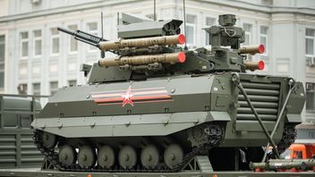 ロシアは初めて、軍とのウラン9戦闘ロボットを運用しました。 
