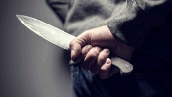 Stabbing Victims Crawl For Help In Front Of Cakung Residents' Houses