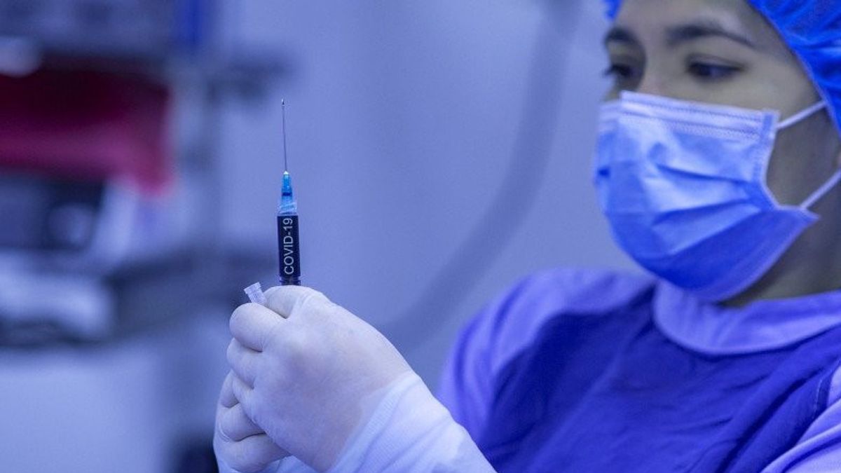 外国人が使用するNIKのためにワクチンが失敗した、ズダン・アリフ・ファクルロー:審判は予防接種を受けている