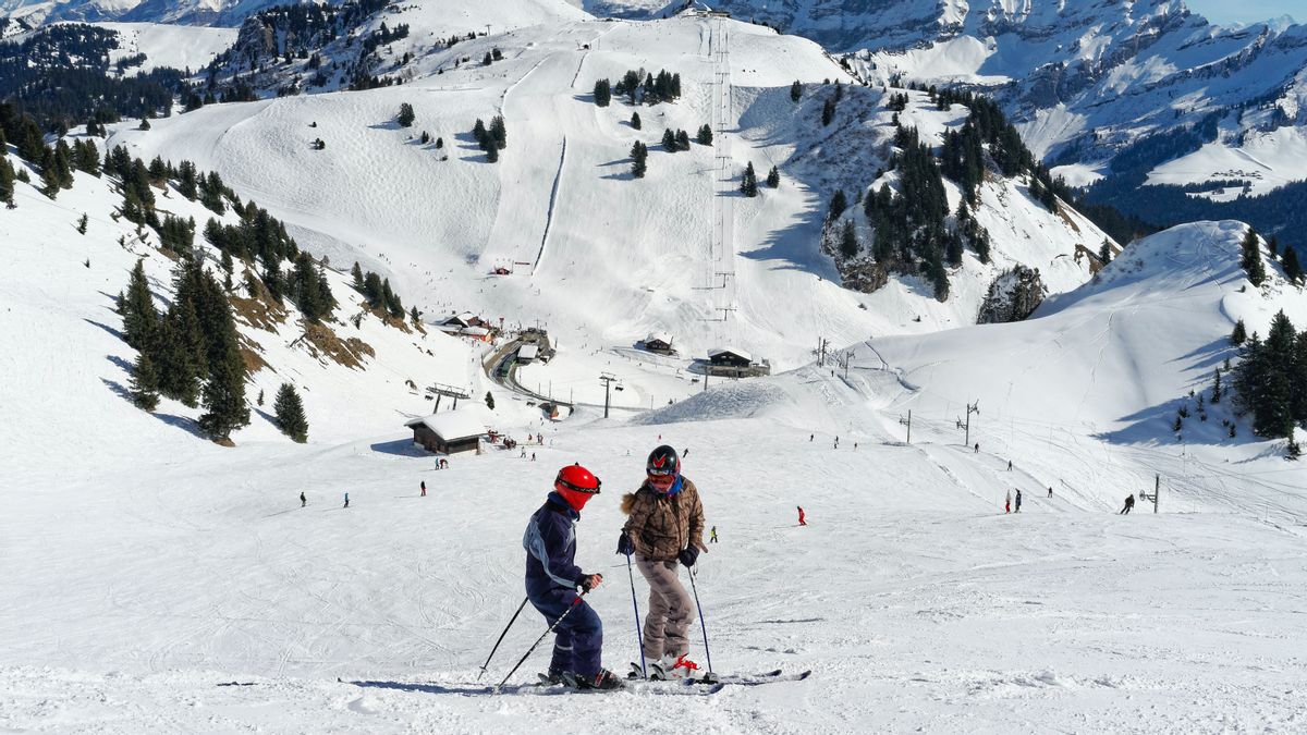 COVID-19 Cases, St. Moritz Luxury Ski Resort En Suisse Fermé