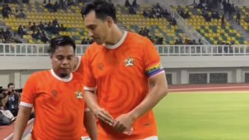 داريوس سيناثريا فكر في حملة المثليين عند قيادة مشاهير FC في افتتاح ملعب Banten International Stadium ، Netizen: Maksudne Ape Neh ، Sehat Bro؟