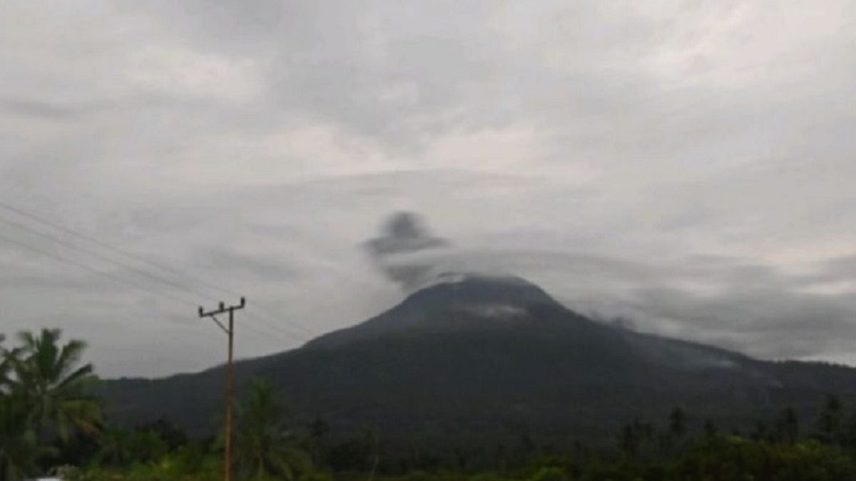 勒沃托比山 男性火山爆发三次,阿布阿布高柱800米