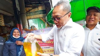 One Week As Trade Minister, Zulkifli Hasan Returns To Inspect The Market: Cooking Oil Prices Are Stable At Rp. 14,000 Per Liter
