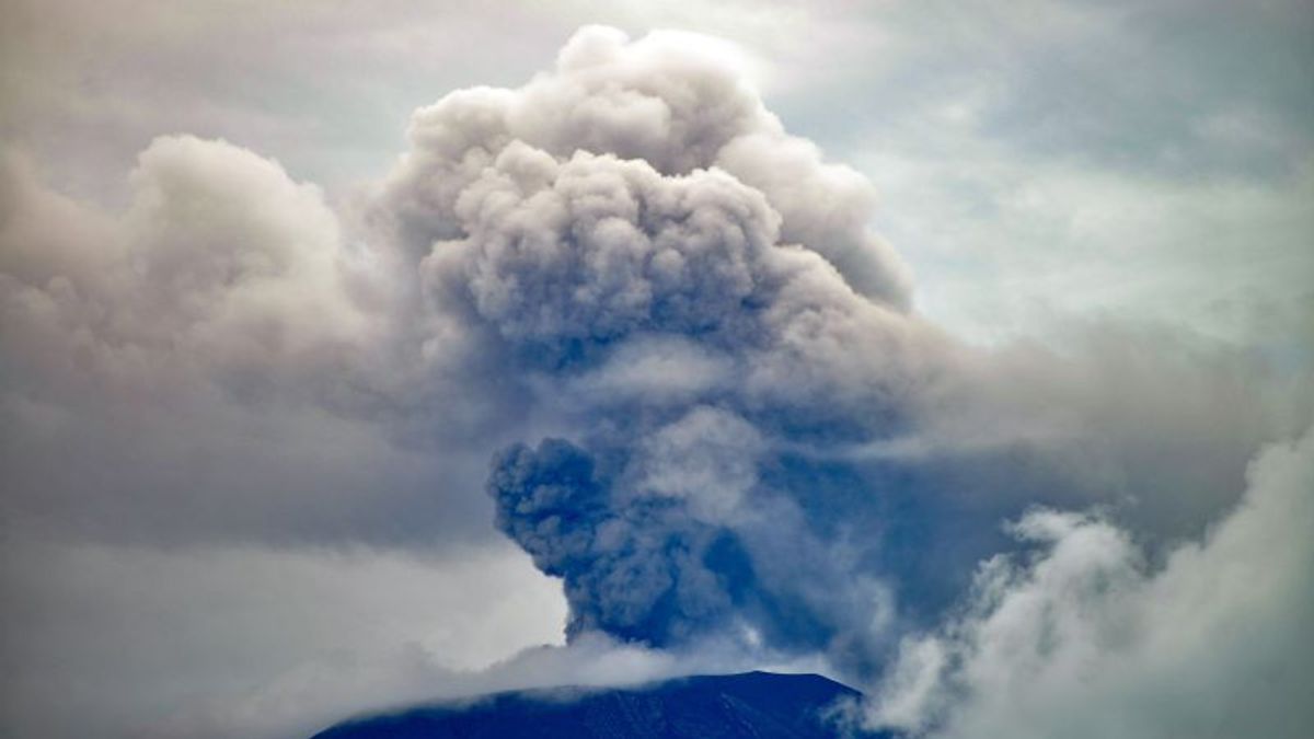 马拉皮喷发变成宏观,PVMBG提醒火山体内压力累积的可能性