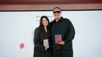 Cerita Marchella FP Gaet Sal Priadi hingga Ariel NOAH Jadi Kolaborator Buku Baru