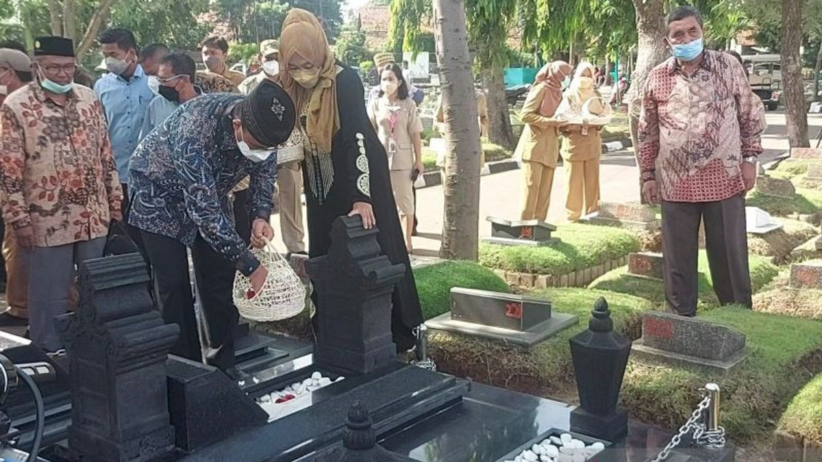 Ziarah ke Makam Sultan Muhammad Alaidin, Anies Diberi 'Oleh-oleh' Meukeutop Aceh dan Siwah