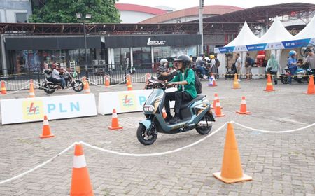 Kampanyekan Jakarta Bebas Polusi, PLN Dorong Penggunaan Motor Listrik