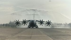 'Raja Angkut' TNI AU Airbus A400M Tiba di Jakarta, Disambut Tradisi Water Salute