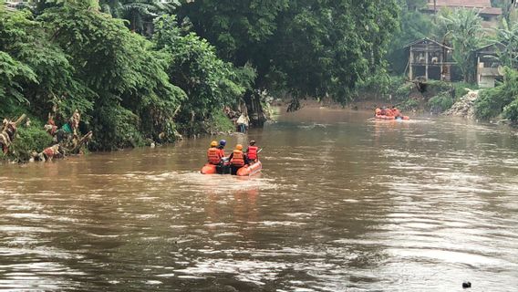 Un Garçon Noyé à Ulujami Jaksel, Retrouvé à Kali Pesanggrahan Jakbar Dans Un état De Mort