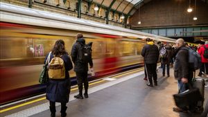 Pria Inggris Penikam Brutal di Kereta Didakwa 10 Sangkaan Percobaan Pembunuhan