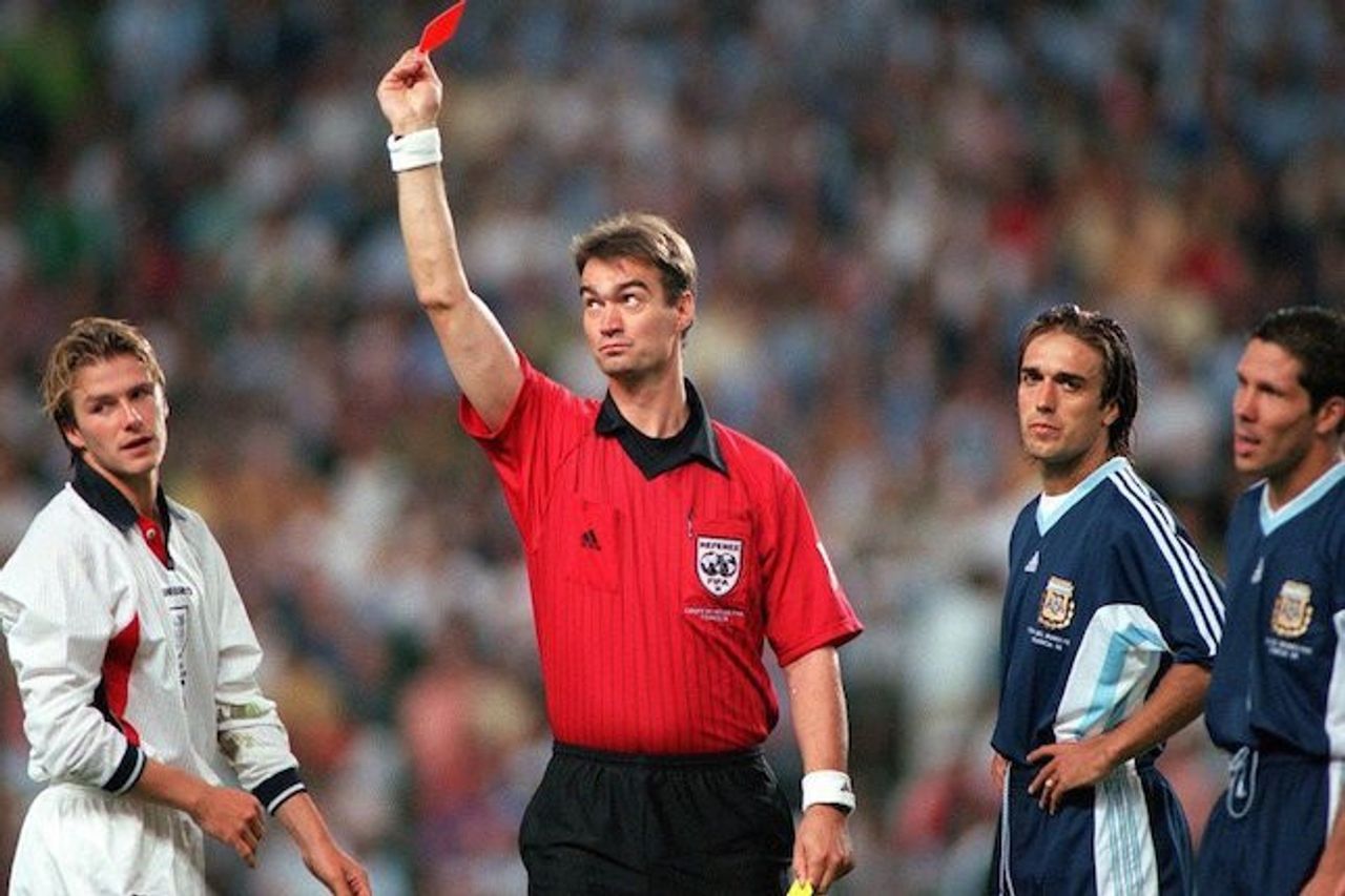 1998年ワールドカップの記憶:アルゼンチン対イングランド戦でのレッド 