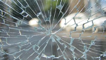 拉哈特苏姆塞尔的火车司机受伤扔石头作为火车通行证