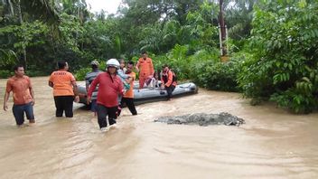 Sarチーム、アチェ・タミアンで洪水犠牲者を避難させる