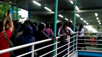 Transjakarta Hentikan Sementara Rute Jak41 Akibat Aksi Penutupan Jalan oleh Sopir Angkot