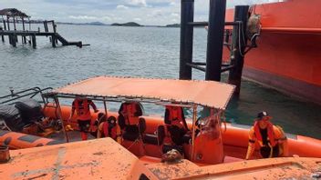 PMI候補者を輸送した疑いのあるバタム島で転覆した木造船