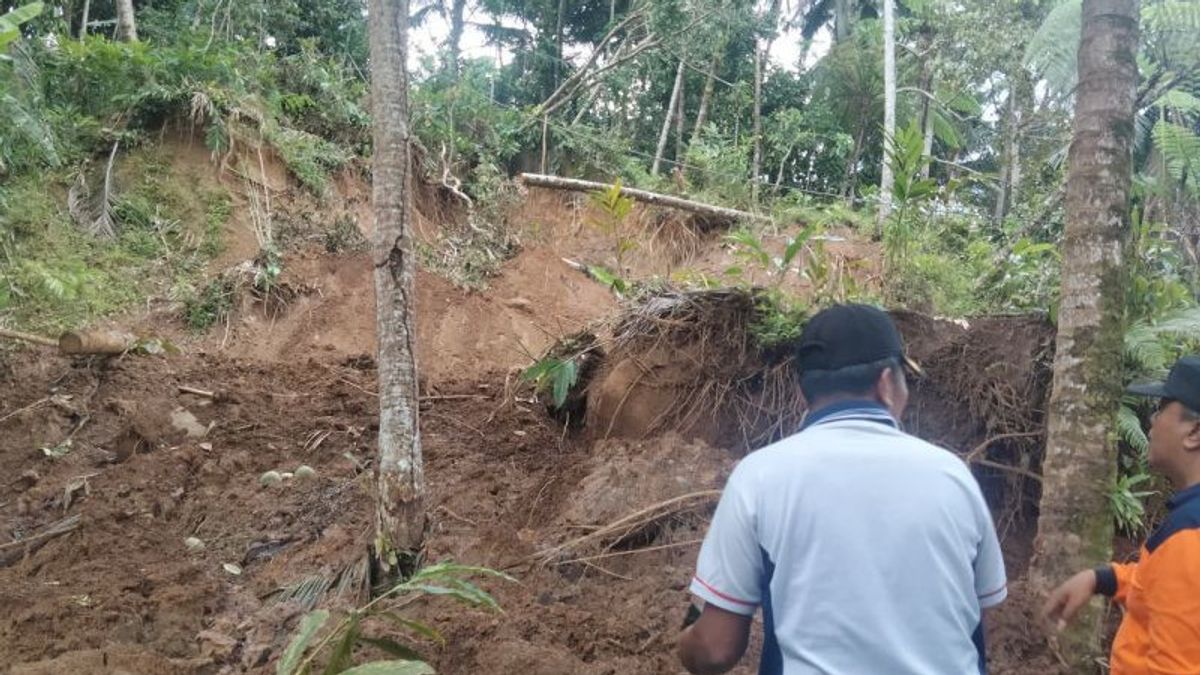 Landslides In Trenggalek Isolir 9 Residents' Houses, BPBD Restores Access