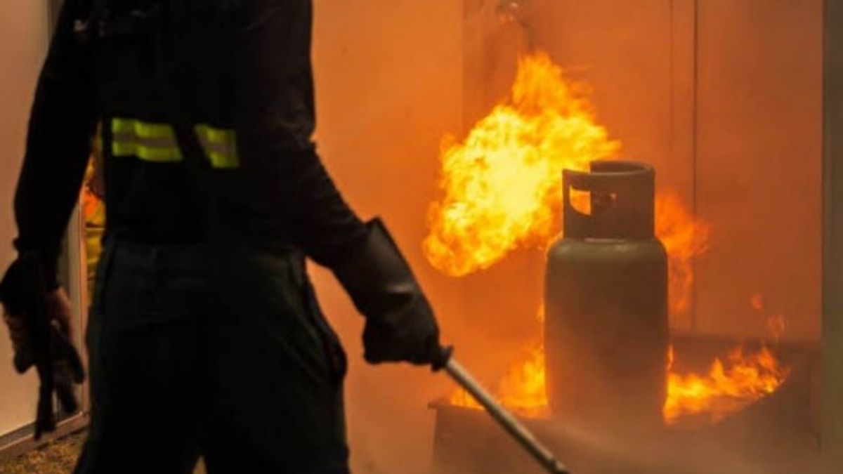 12 Kilogram Gas Cylinder Explodes In Sawah Besar, Seven Residents Burned