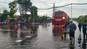 Floods Hit Semarang, Brantas Train Destination Pasarsenen-Blitar Affected