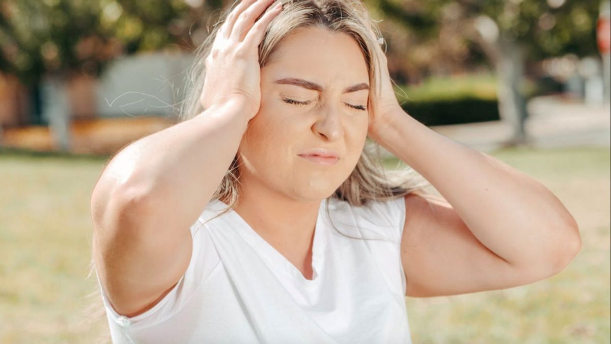 5年期性偏头痛患者自我护理的有效方法,已被证明可笑