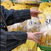 Viral Beras SPHP 5 Kg Berisi 4,7 Kg, Bulog: Bukan Beras Kami