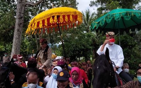 Temui Sejumlah Tokoh Adat Lampung, Ganjar Pranowo Disambut dan Diberi Pin Emas