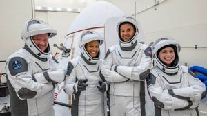 SpaceX akan Bawa Warga Sipil Pertama ke Luar Angkasa dalam Misi Inspiration4