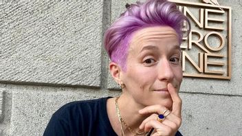  Ini Alasan Megan Rapinoe Mengecat Rambut Jadi Merah Muda