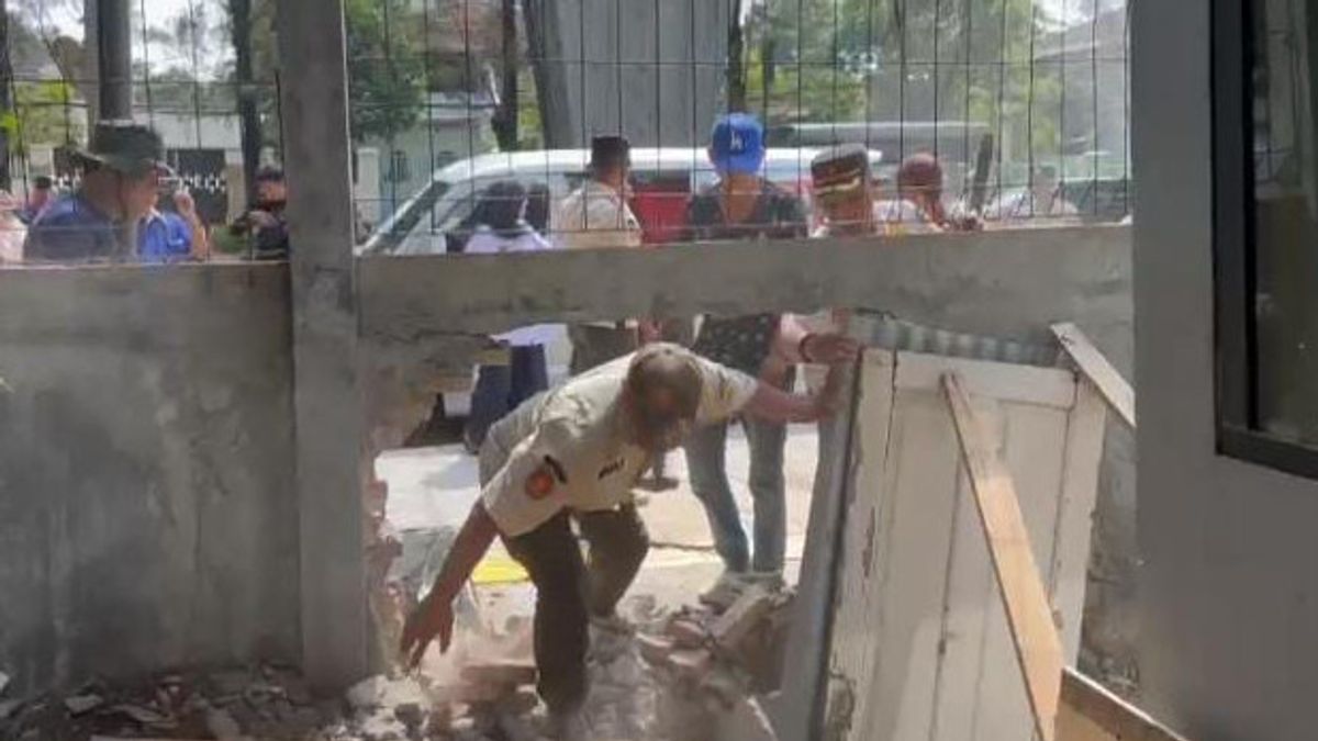 Jebol Pagar RTH Tanah Mas Tanpa Izin, Pejabat Kelurahan Kayu Putih Dilaporkan ke Polda Metro Jaya