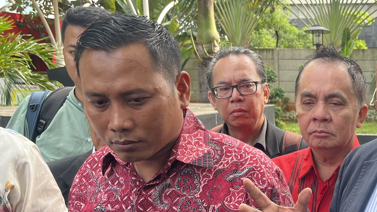 Kusnadi Staff Of PDIP Secretary General Hasto Kristiyanto Responds To The Call Of KPK Investigators Today