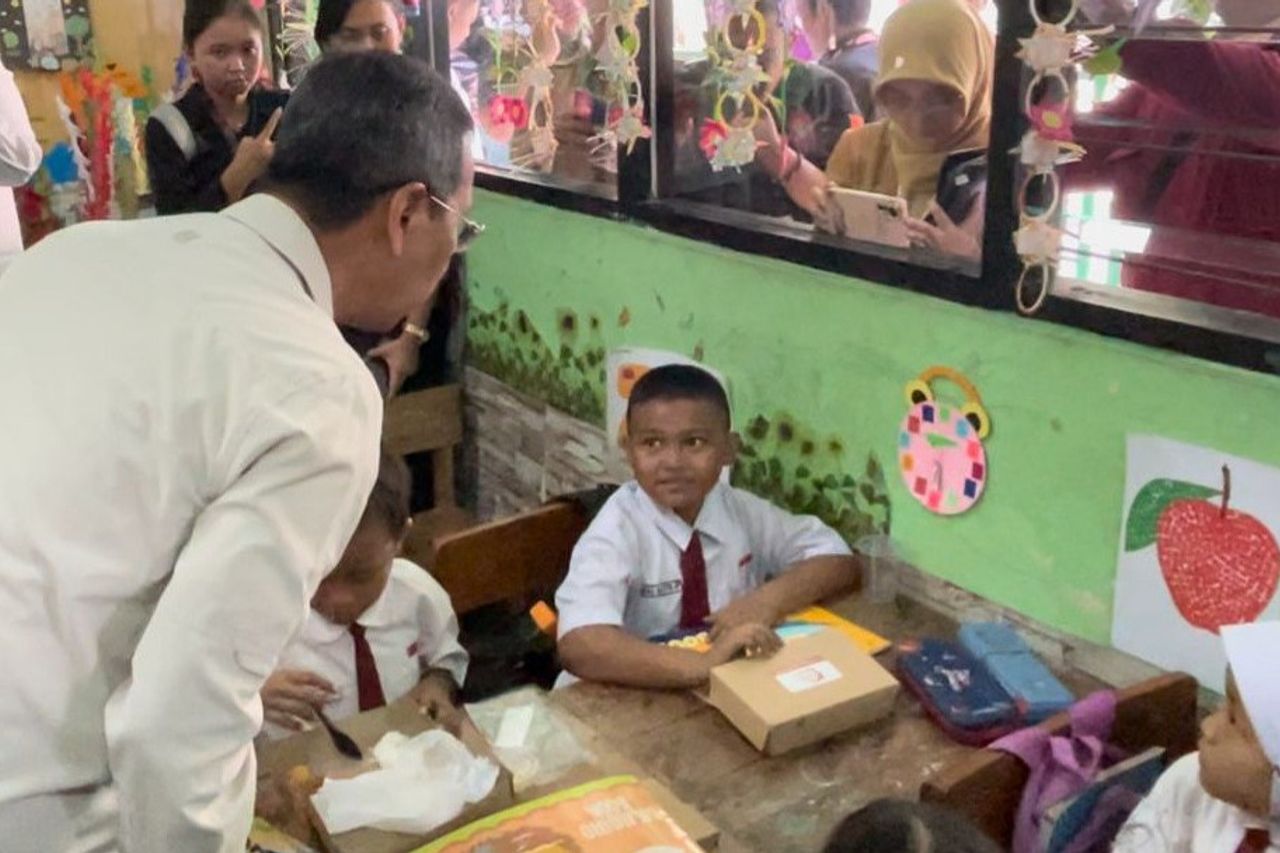 The Palace Calls Free Nutritious Eating Menu Replaced Every Day