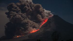Update Gunung Merapi: Enam Kali Luncurkan Guguran Lava Pijar