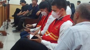 Momen Jonathan Frizzy di Ruang Sidang: Diam dan Tertunduk Sambil Membaca Doa